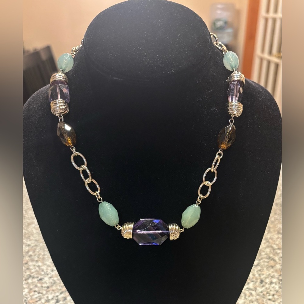 Elegant Gold Tone Glass Beaded Necklace